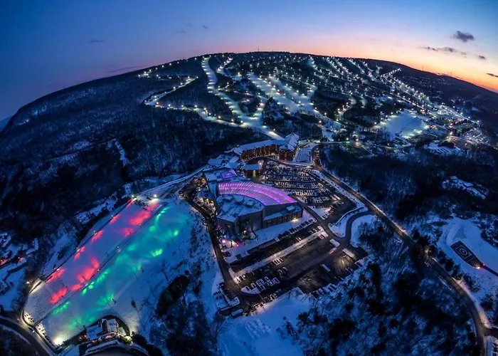 Rustic Mountain Escape Waterpark, Ski & Views!
